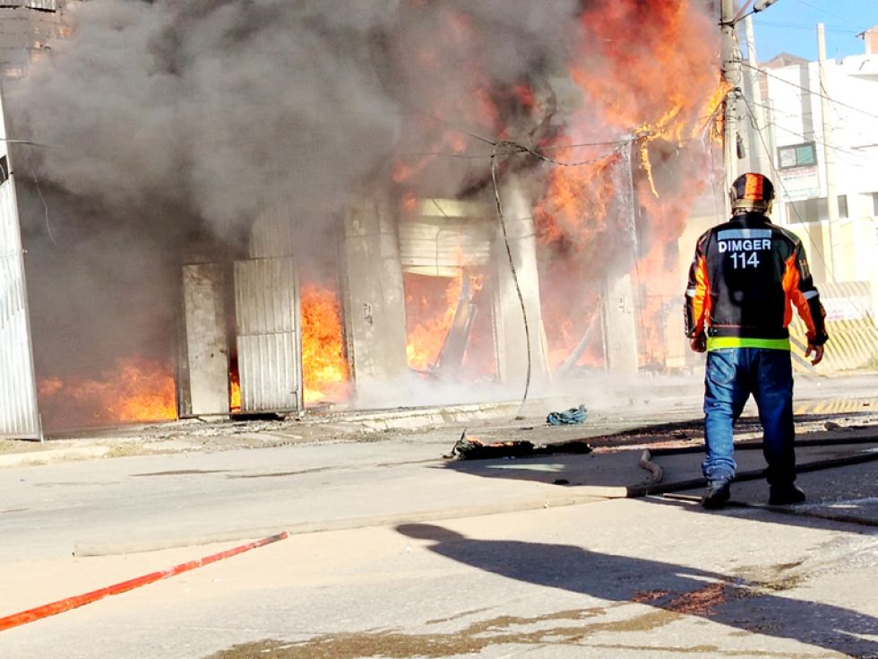 Incendio en Sucre deja heridos y moviliza a equipos de&nbsp;emergencia