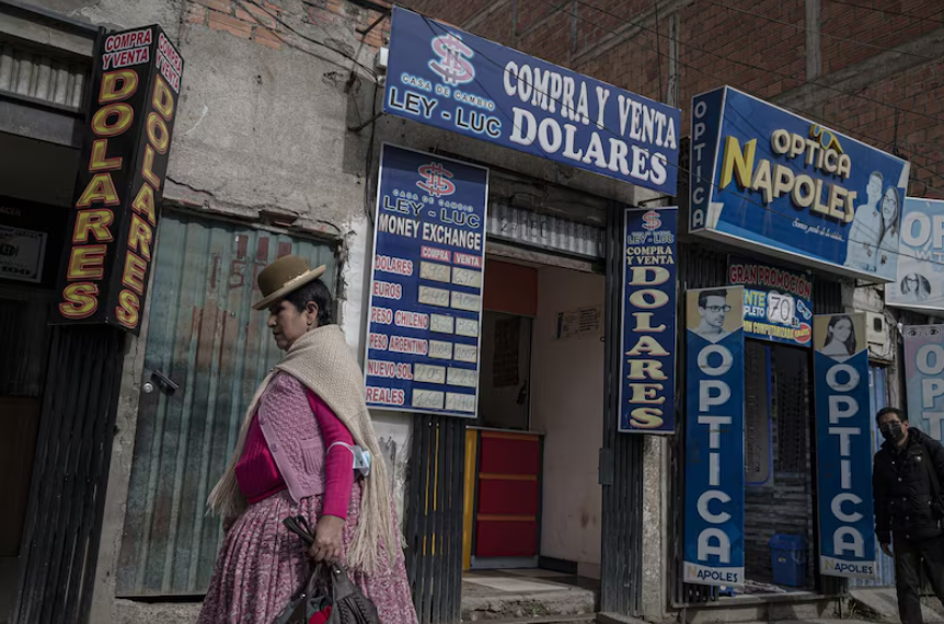 El dólar paralelo muestra variaciones en el mercado boliviano