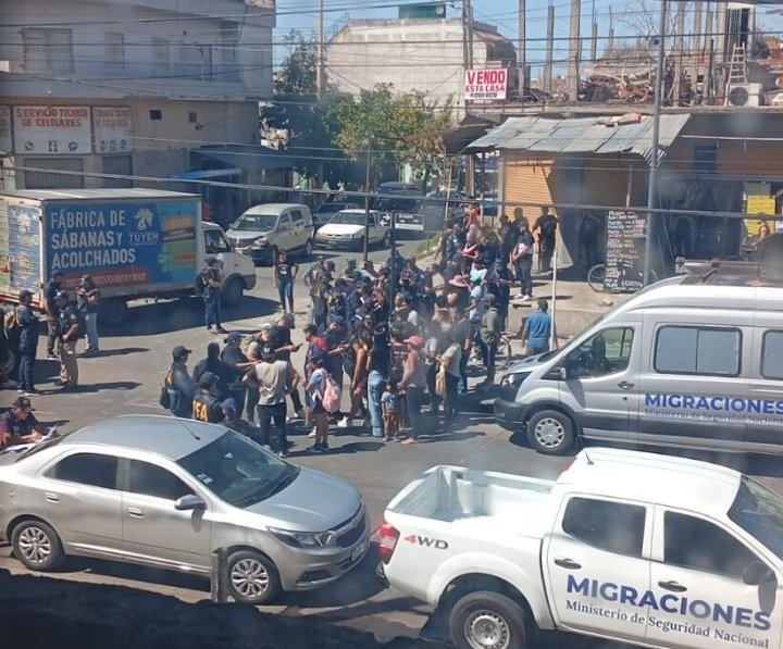 Ser migrante en Argentina y vivir con miedo: denuncian redadas y hostigamiento en los barrios